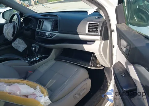 2018 Toyota Highlander Hybrid Xle z USA, uszkodzony, nr VIN 5TDJGRFH2JS051886